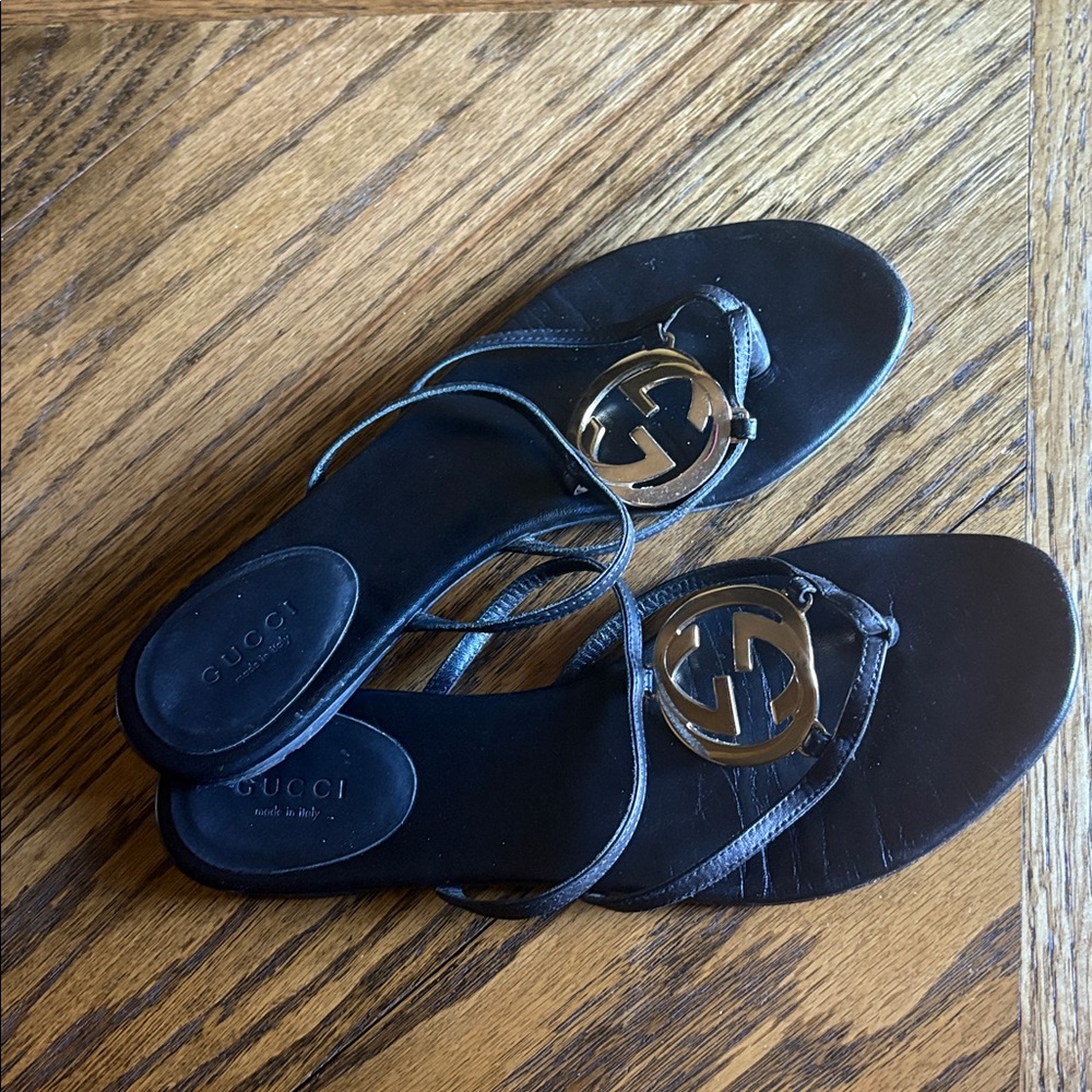 Gucci Black and Gold Leather Sandals